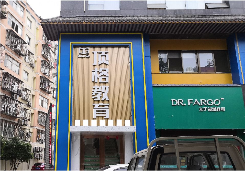 兴山门头设计要符合门店特色。