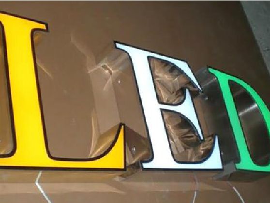 兴山介绍LED招牌的基础知识。